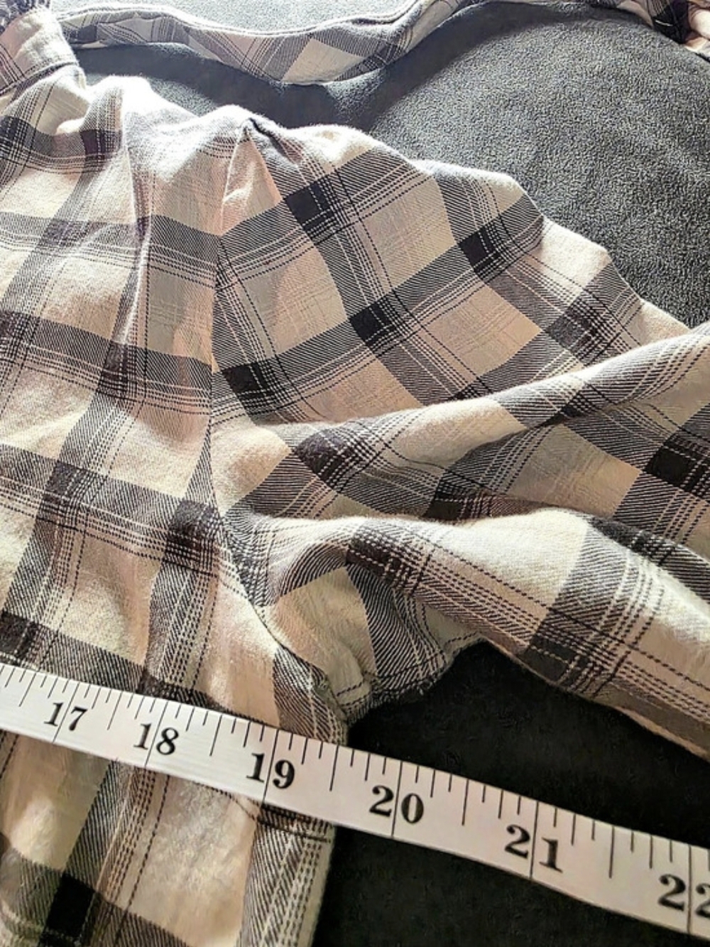 Lauren Ralph Lauren Cream and Gray Plaid Button-Down Tie-Neck Shirt-Large - Picture 7 of 11